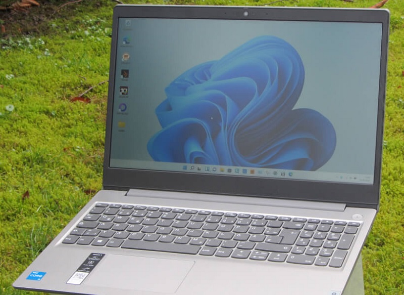 Gi&aacute; c&aacute;c sản phẩm laptop Lenovo ở ph&acirc;n kh&uacute;c gi&aacute; rẻ v&agrave; trung cấp